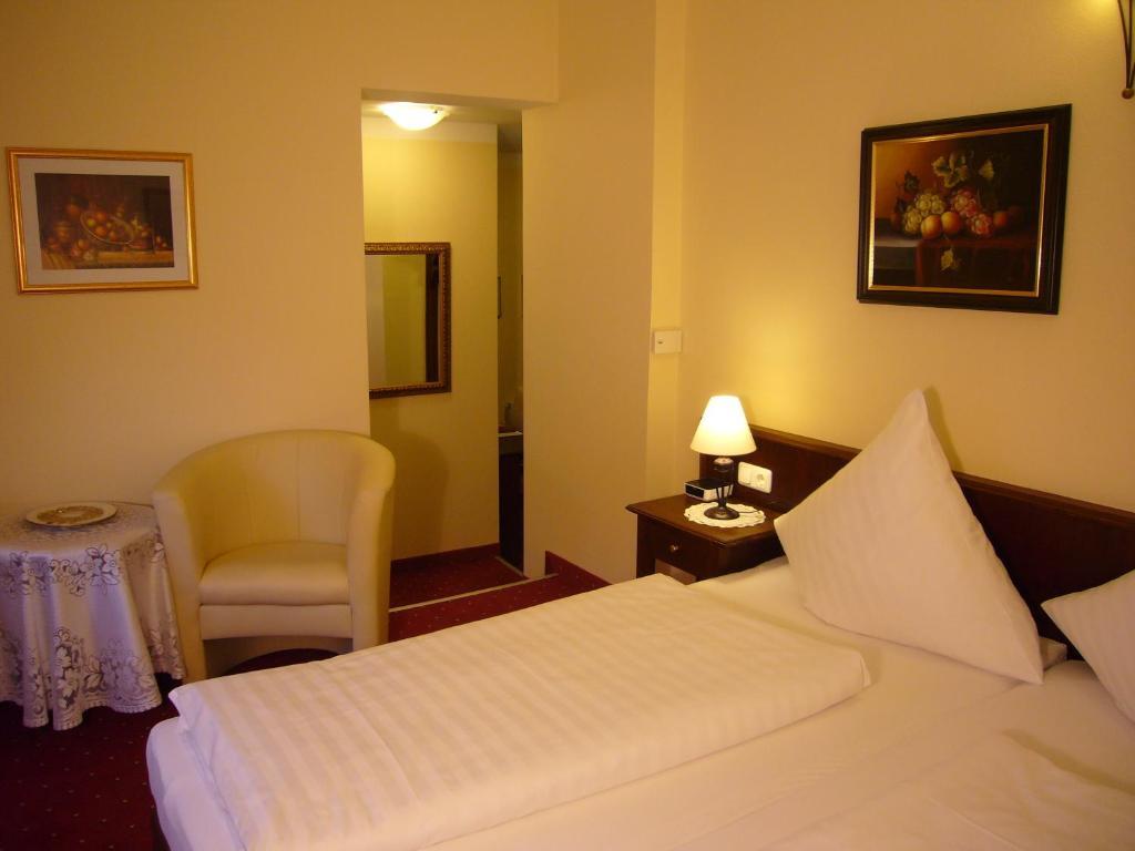 Klassik Hotel Am Tor Weiden in der Oberpfalz Rum bild