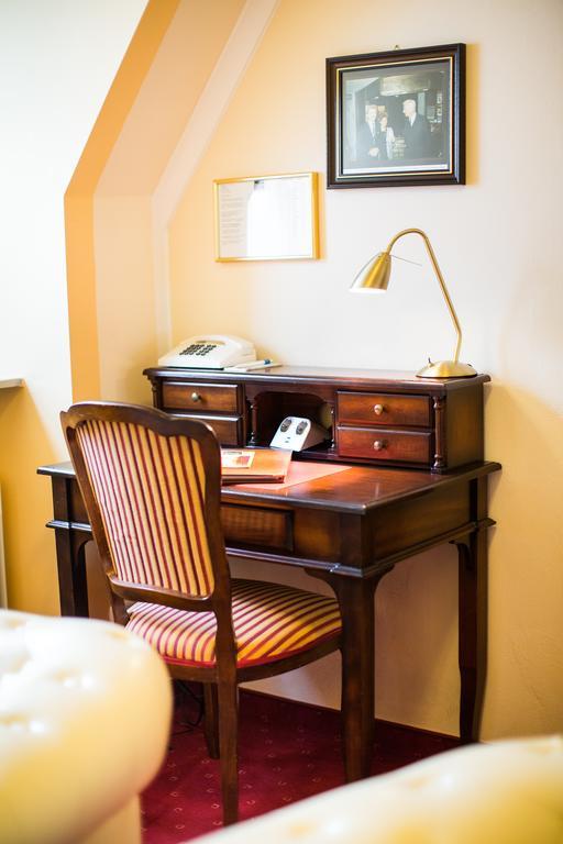 Klassik Hotel Am Tor Weiden in der Oberpfalz Exteriör bild